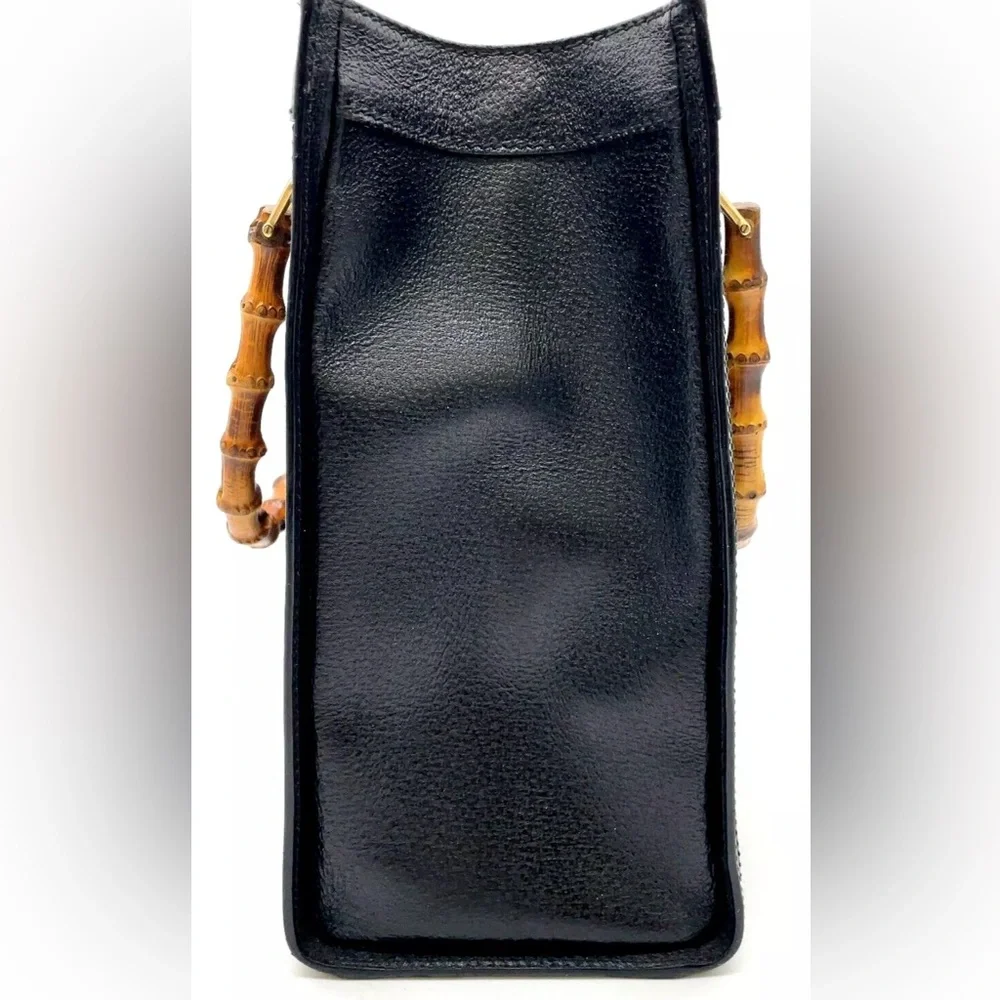 Vintage Gucci Bamboo Black Leather HandBag “Diana bag” inside is clean - Picture 4 of 17